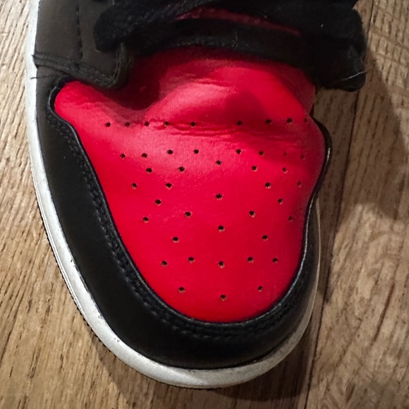Air Jordan 1s Men Size 9. Great Condition. - Picture 3 of 7